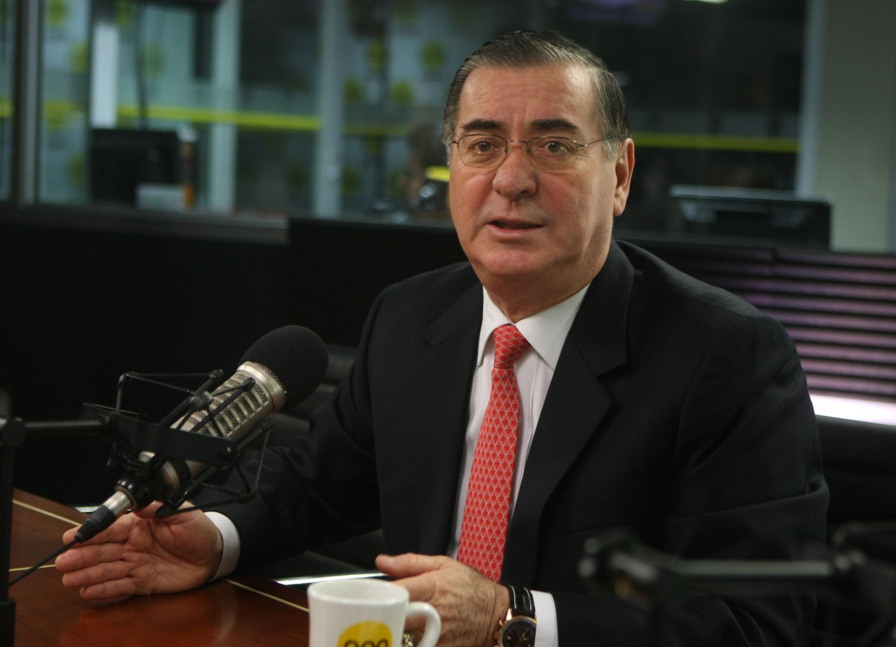 Por: Óscar Valdés Dancuart  // Elecciones 2026: ¿tierra fértil para radicales y bravucones?