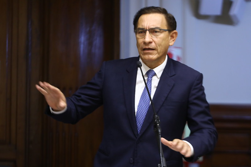 Expresidente Martín Vizcarra es expulsado del Lawn Tennis