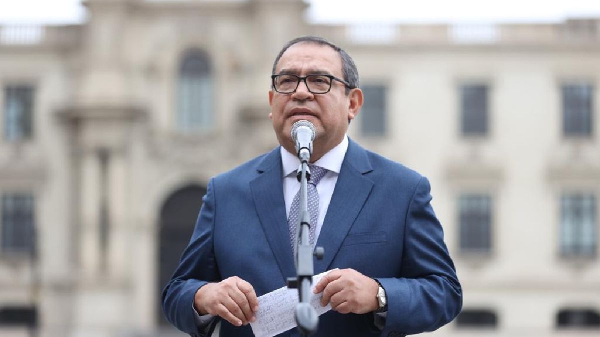 Alberto Otárola defiende viaje de Dina Boluarte