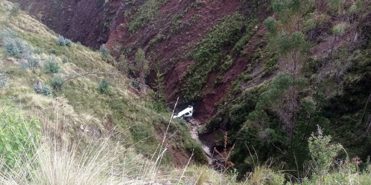 Cusco: Vuelco de miniván deja un muerto y cinco heridos