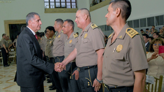 Ministro del Interior participó en ceremonia de oficiales PNP que lograron su ascenso