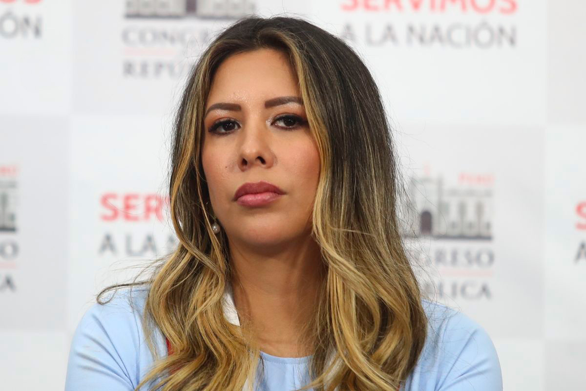 Congresista Roselli Amuruz mintió al país
