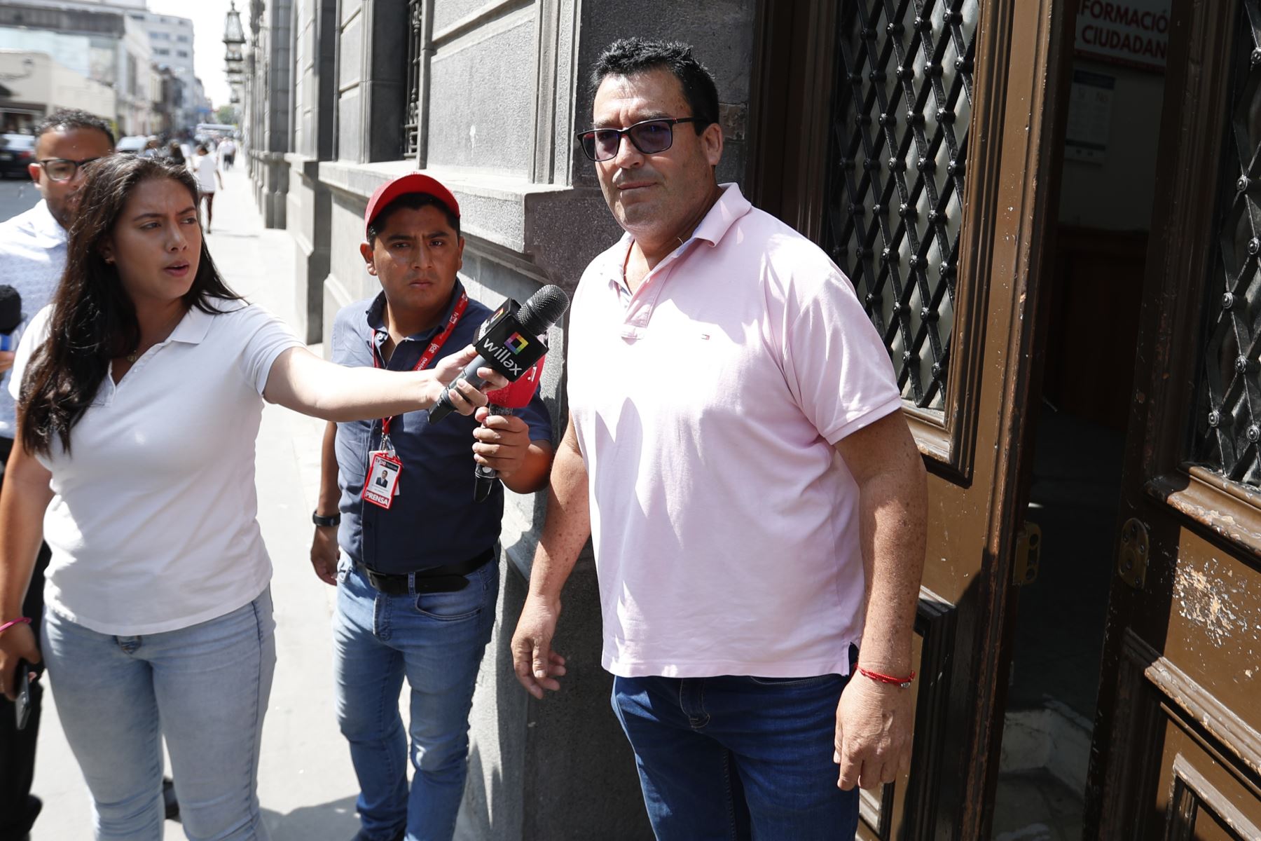 Edwin Martines defiende sueldo de 7 mil soles a trabajadora del Congreso sin tener bachiller