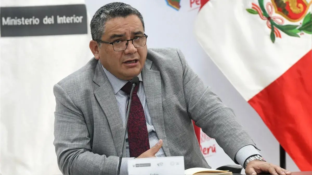 Santiváñez: "Hay que diferenciar el selfie o la foto"