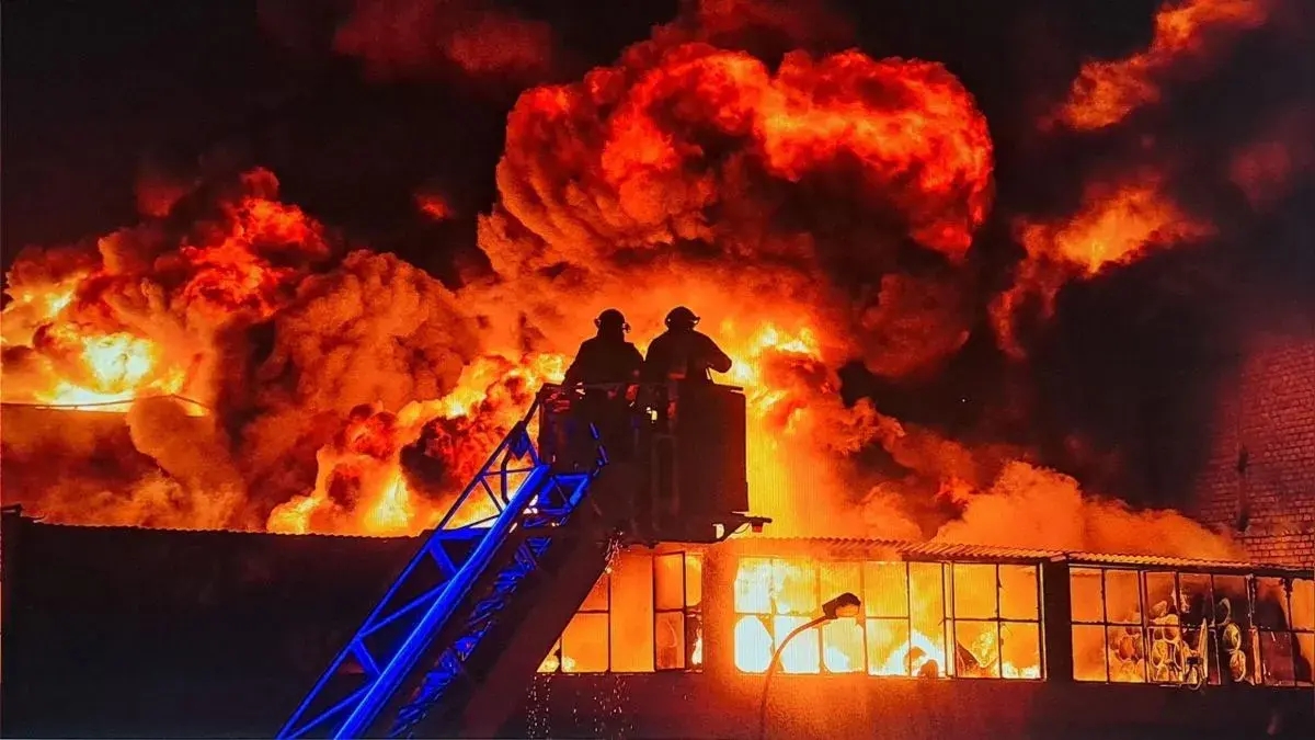 Incendio incontrolable en Barrios Altos