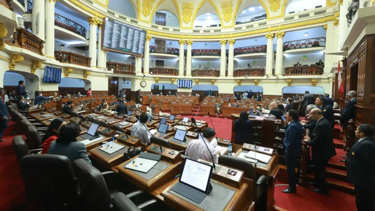 Denuncia a trabajador de partido de César Acuña por sueldos altos Denuncia a trabajador de partido de César Acuña por sueldos altos