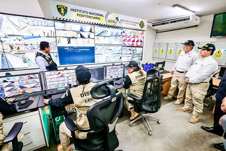 Ministro de Justicia inaugura centro de control con IA