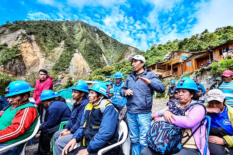 Gobierno lanza plan para unir a grandes y pequeños mineros