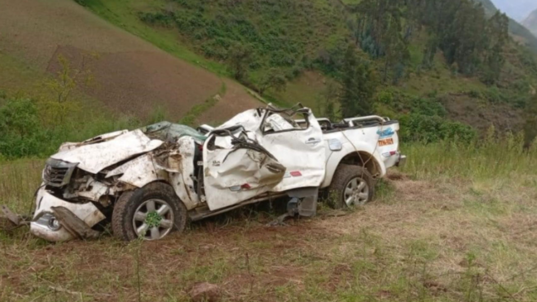Familia entera falleció tras la caída de su camioneta a un abismo